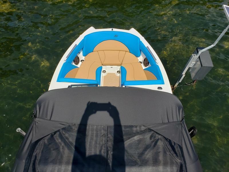 2021 MasterCraft XT22 – Lift kept, super clean