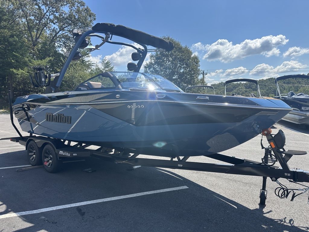 2024 Malibu Boats 23 LSV