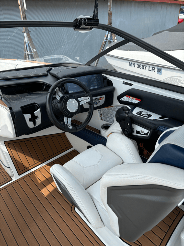 2017 Nautique G25 – Low Hours, Amazing Condition