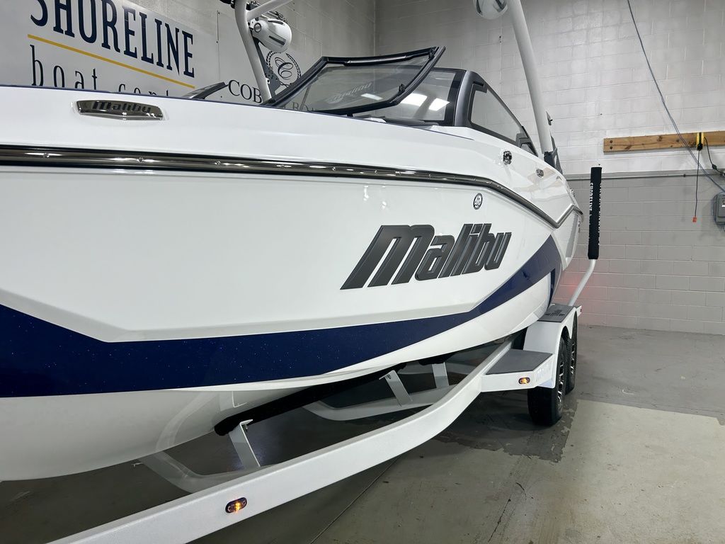 2024 Malibu Boats 22 LSV Icon