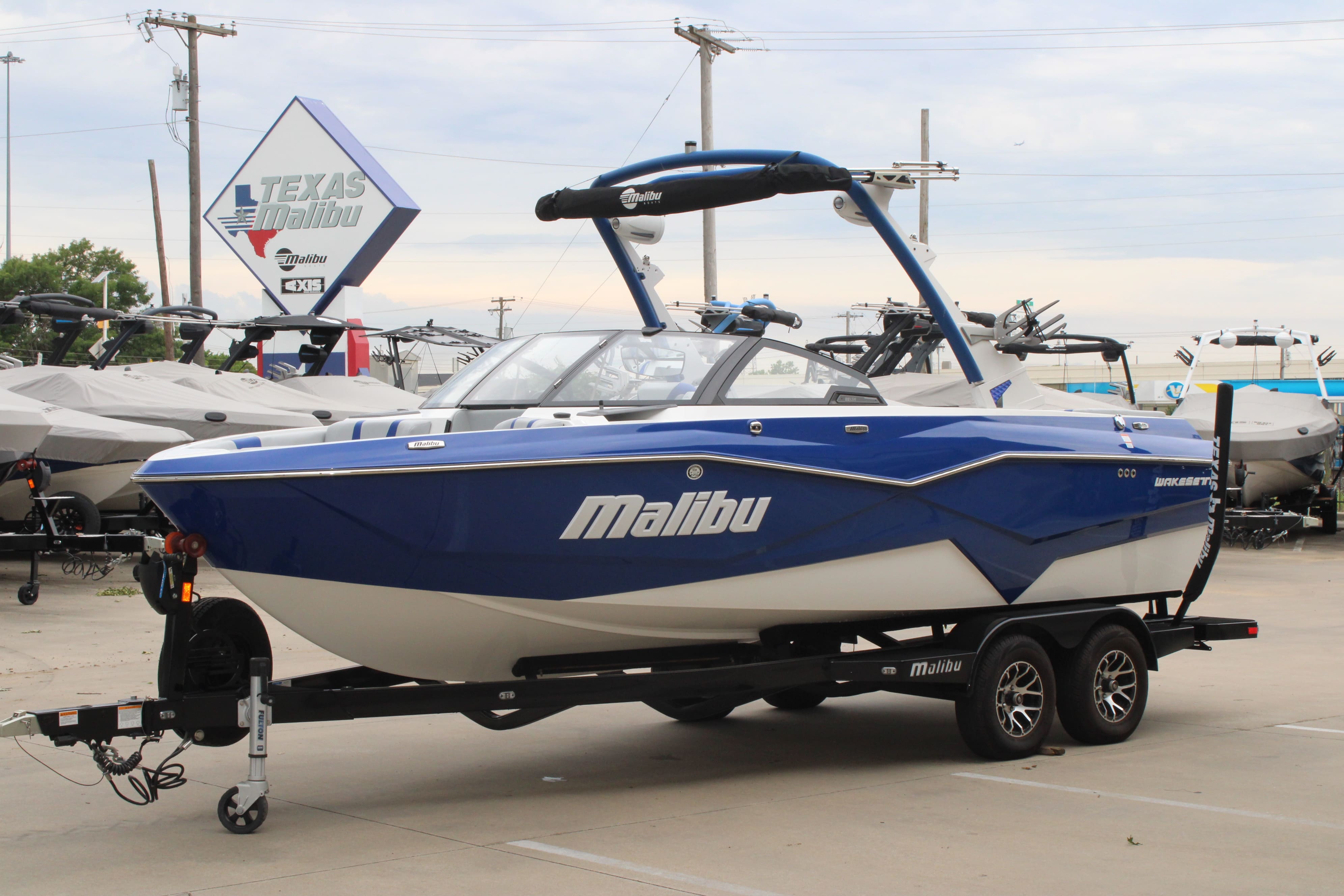 2023 Malibu 22 LSV