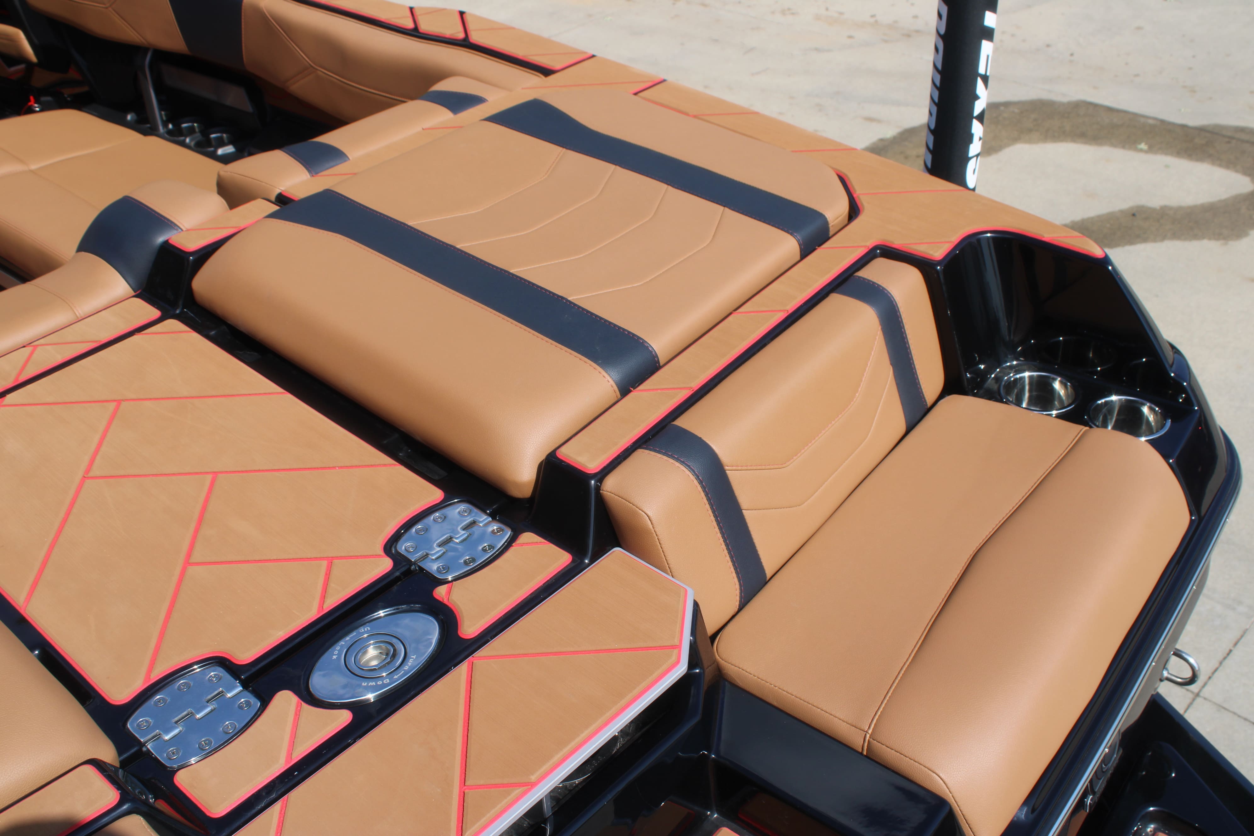 2025 Malibu 23 LSV