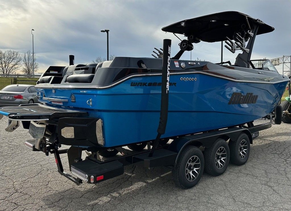 2023 Malibu Boats 26 LSV