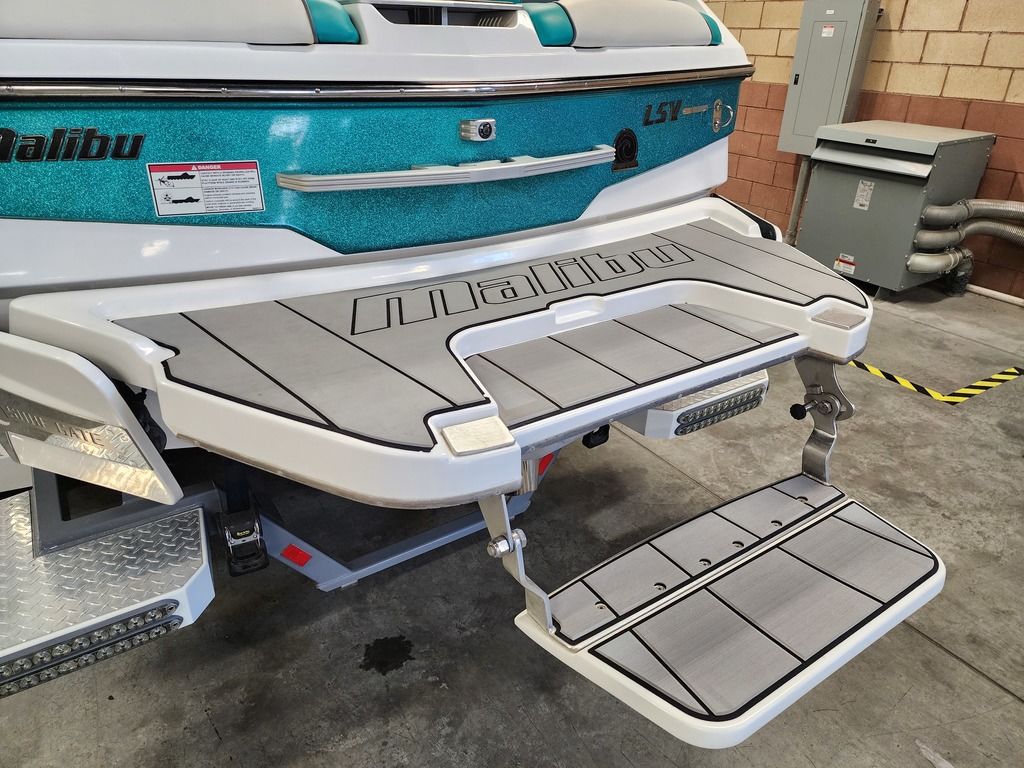 2019 Malibu Boats 25 LSV