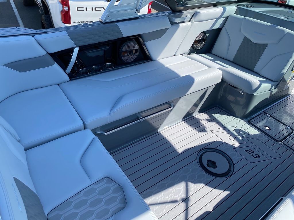 2023 MasterCraft XT23