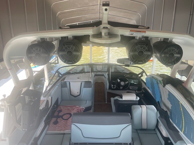 Like New 2019 Super Air Nautique G23