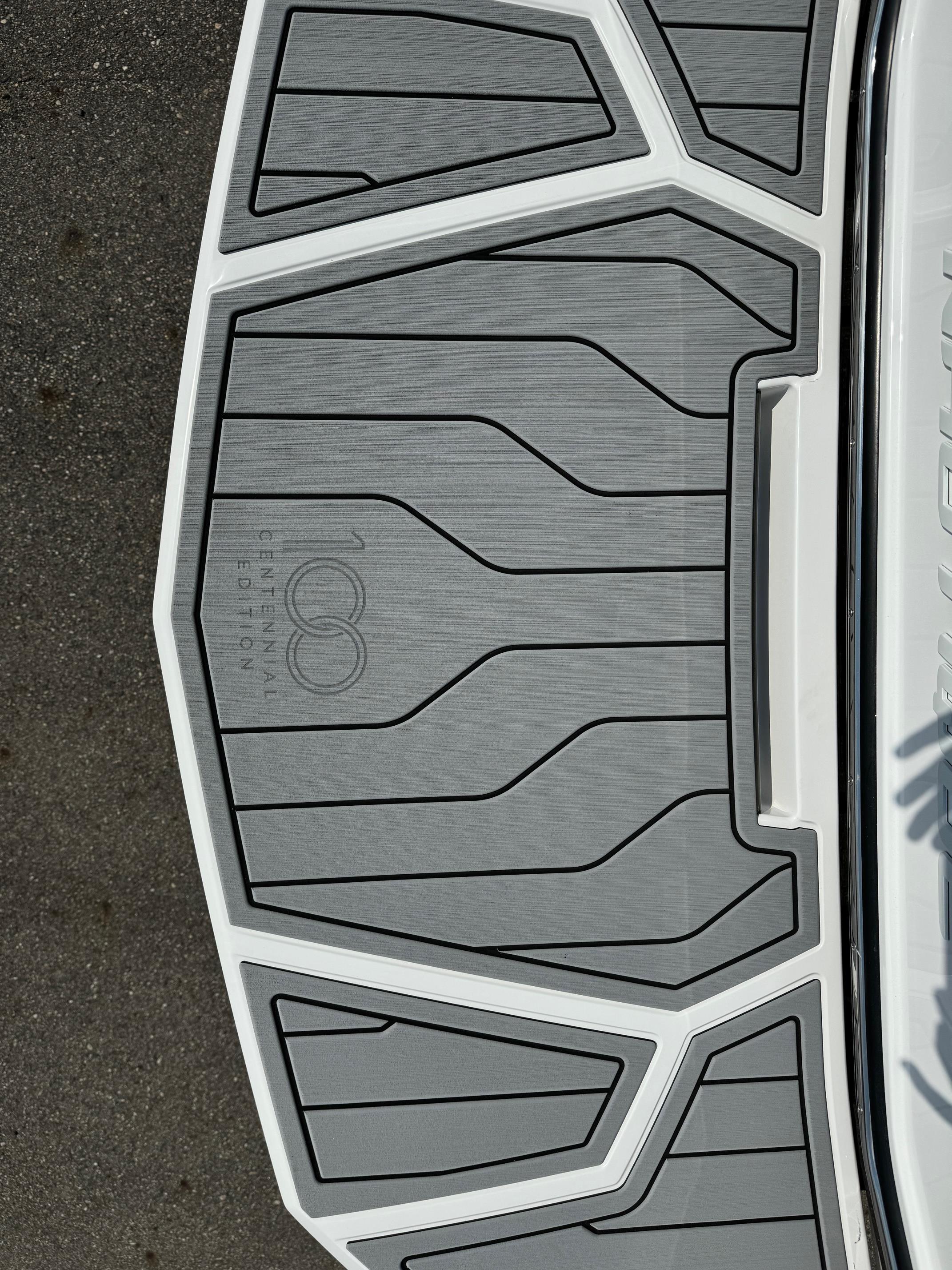 2025 Nautique G23