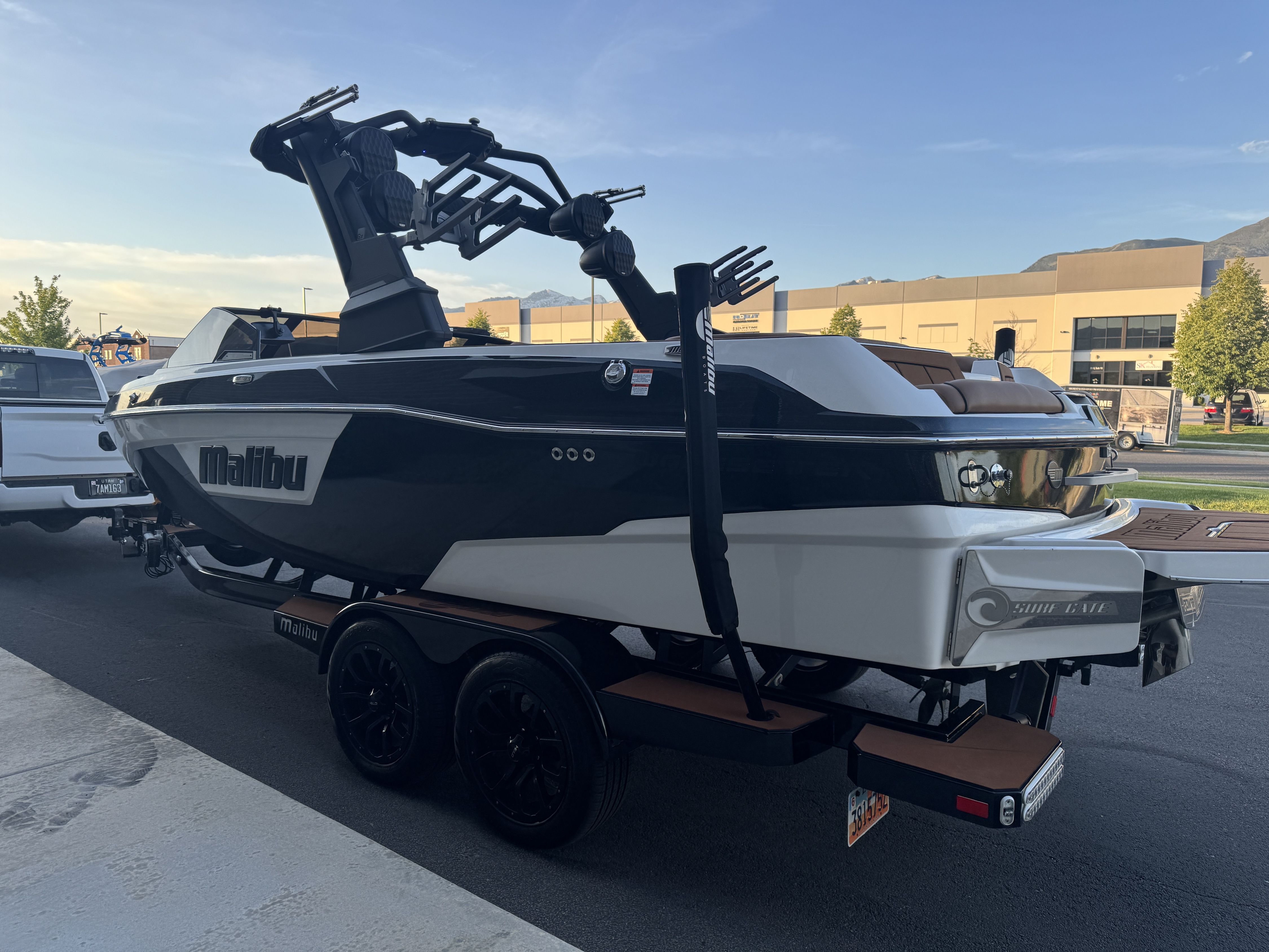 2023 Malibu 23 LSV Low Hours-fully Loaded Lt4