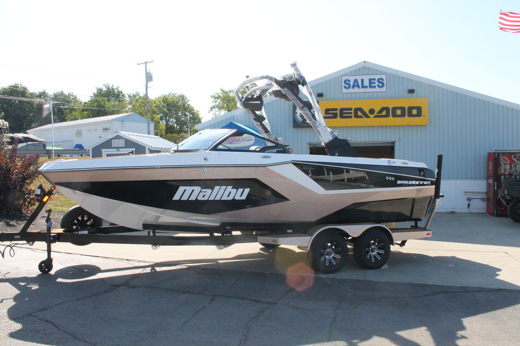 2025 malibu boats 22-MXZ