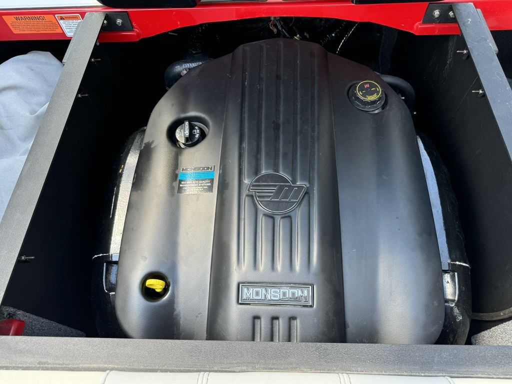 2022 Malibu Boats 21 LX Icon