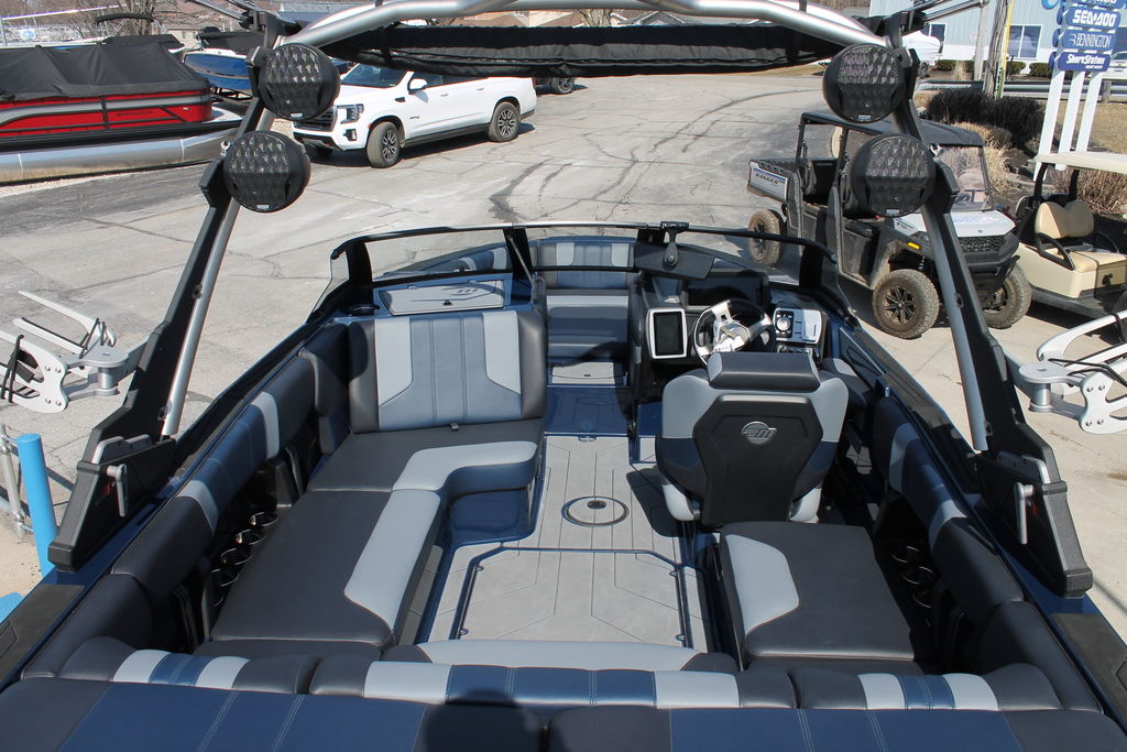 2023 Malibu Boats 21 LX