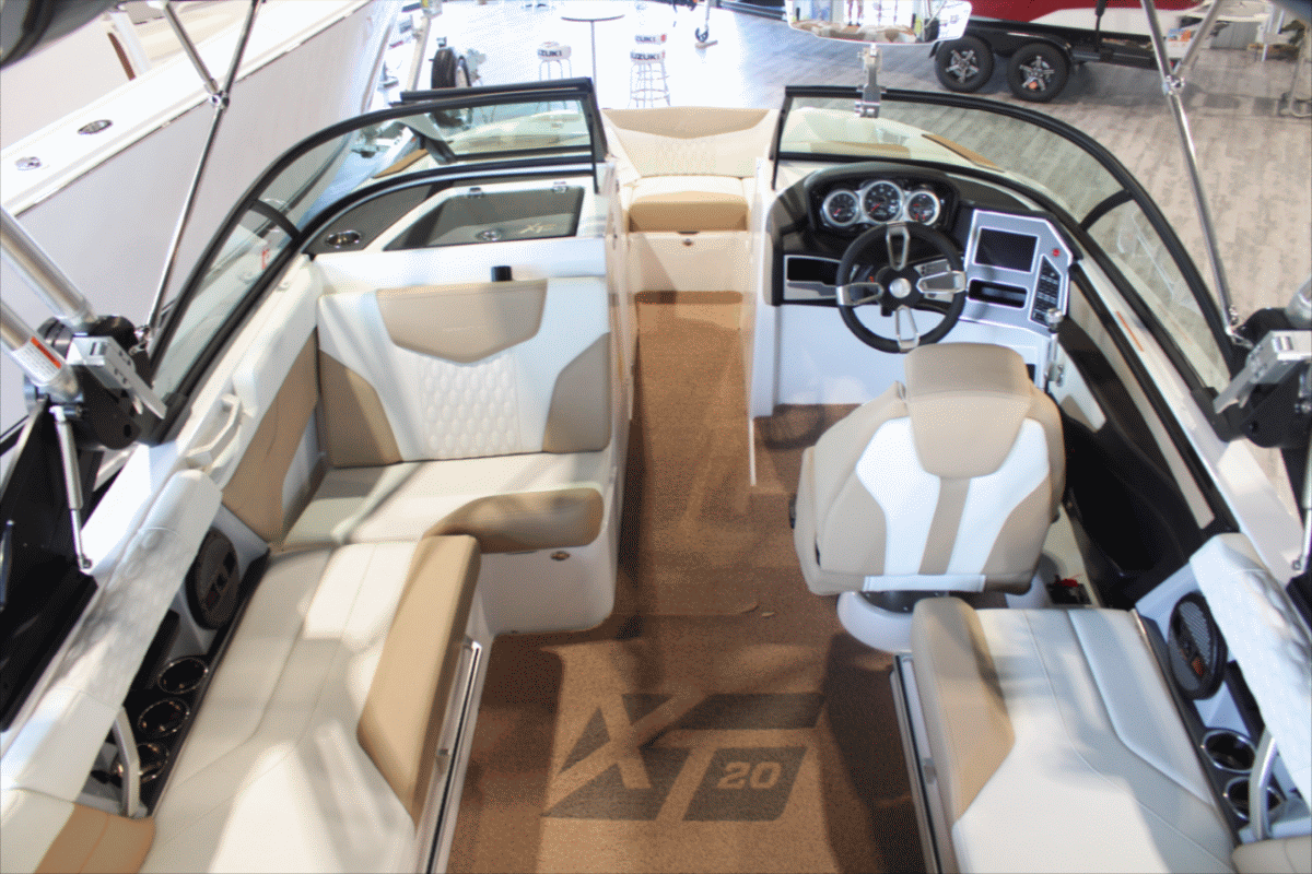 2023 MasterCraft XT20