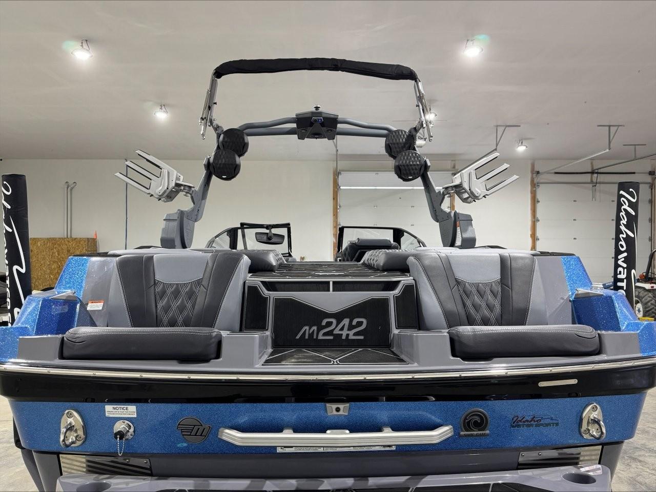 2024 Malibu M242