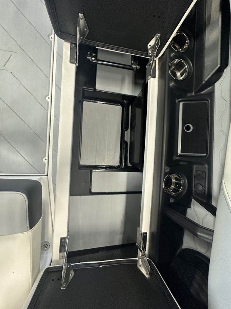 2024 Malibu Boats 23 LSV
