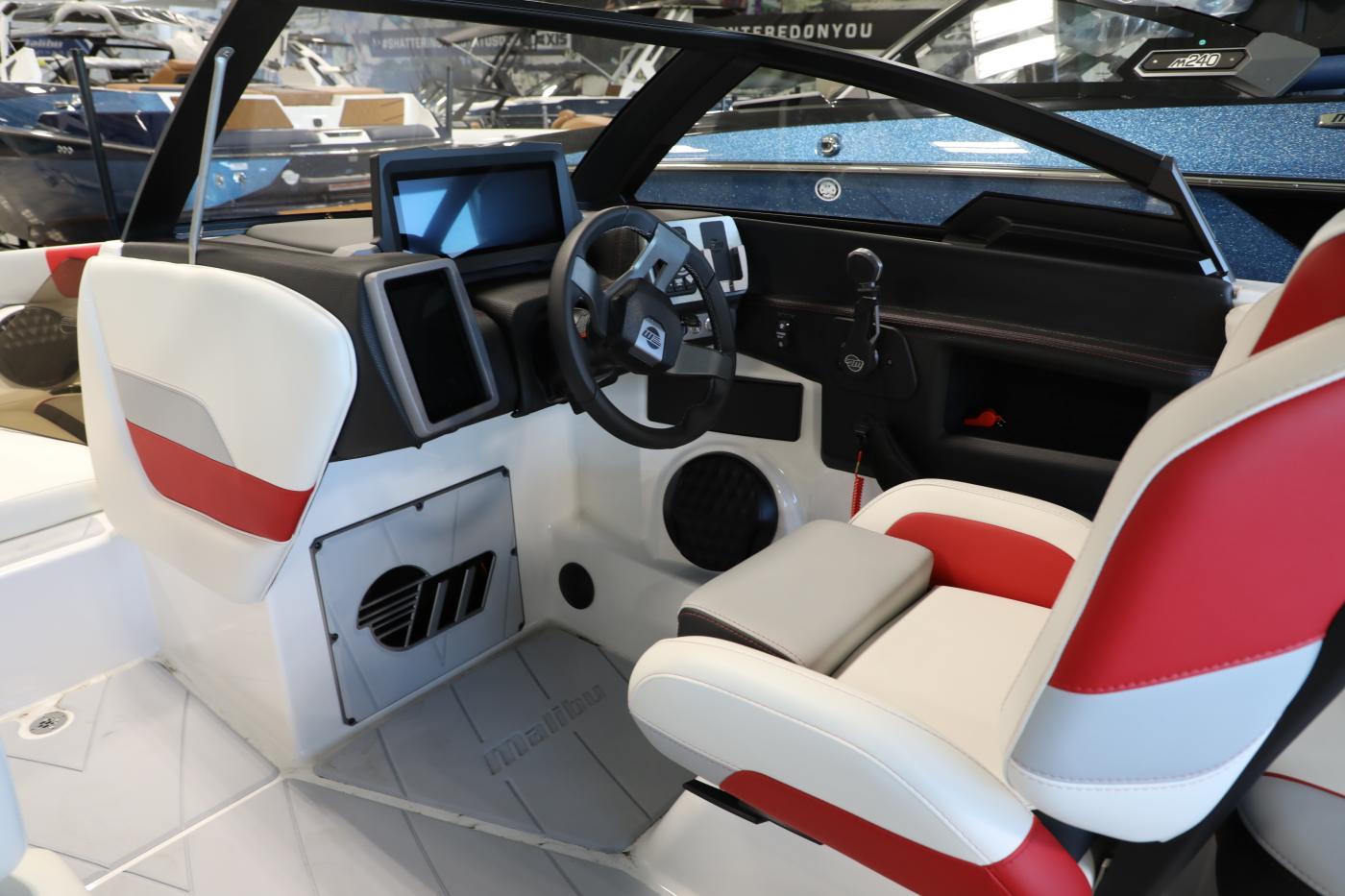 2023 Malibu 23 LSV