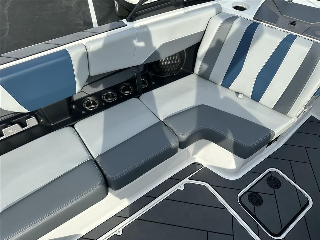 2023 Malibu 22 LSV WAKESETTER TB **Price Reduced**