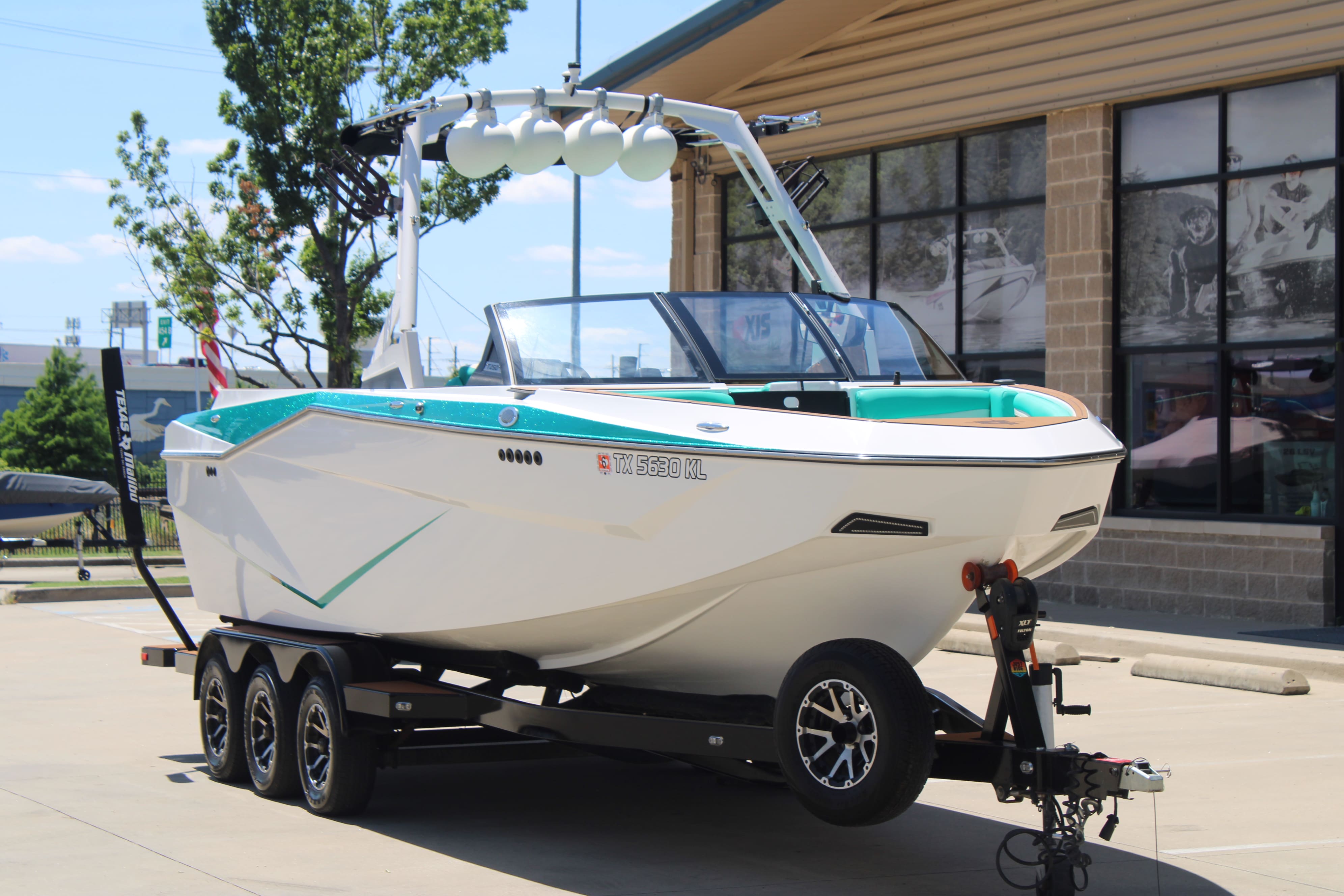 2023 Axis T250