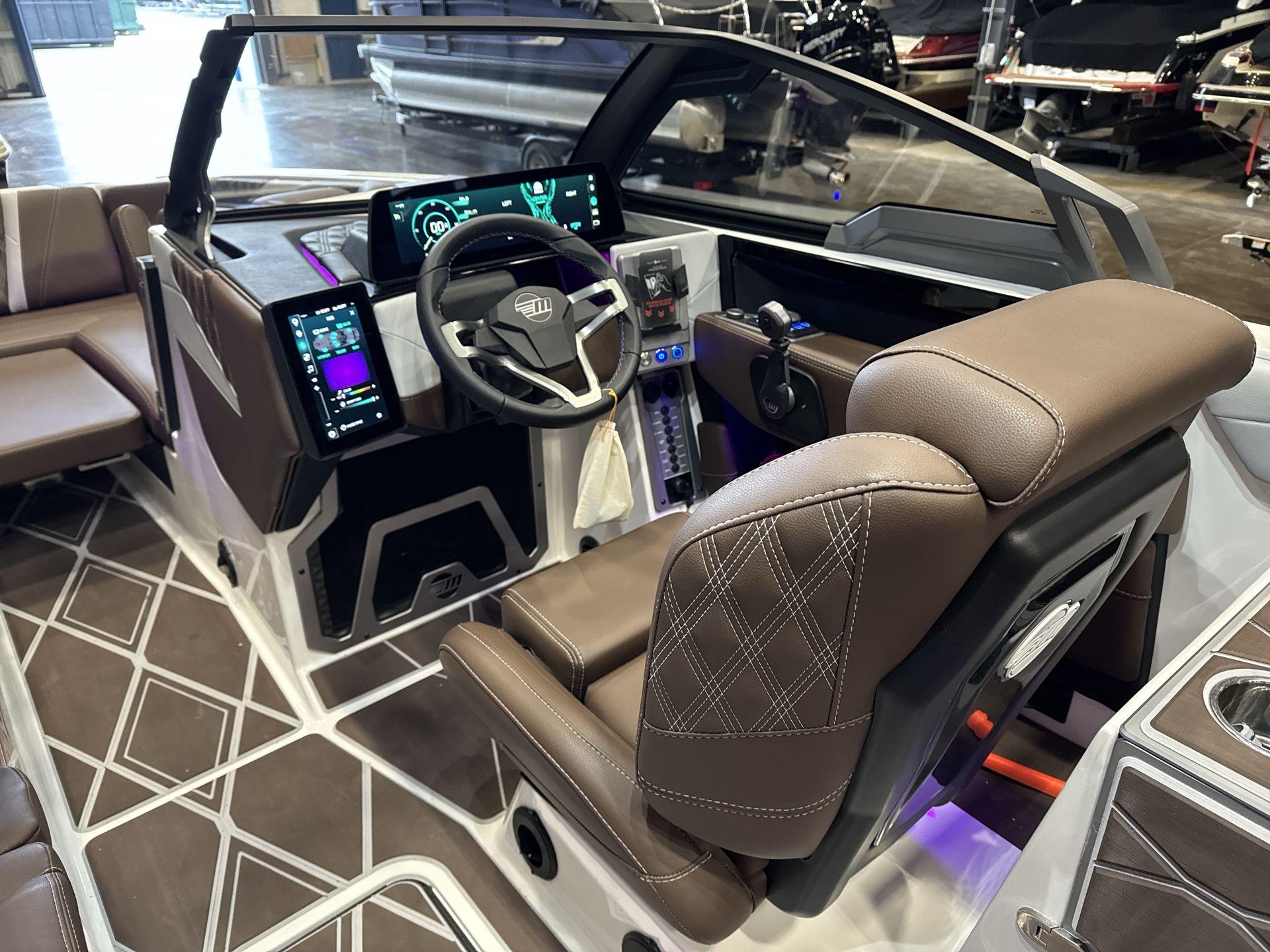 2025 Malibu M242