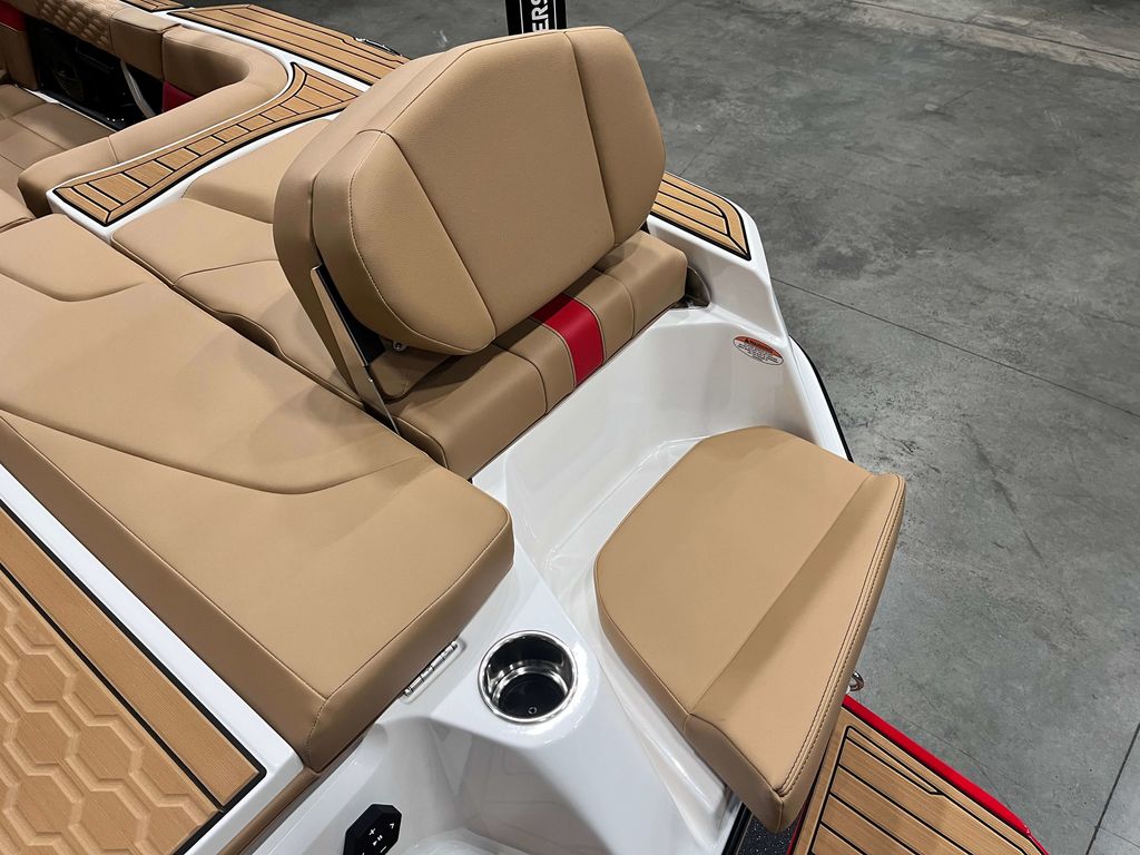 2025 MasterCraft XT22