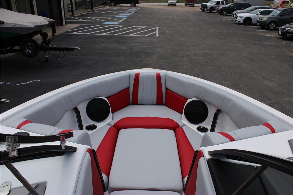 2023 Malibu 22 LSV