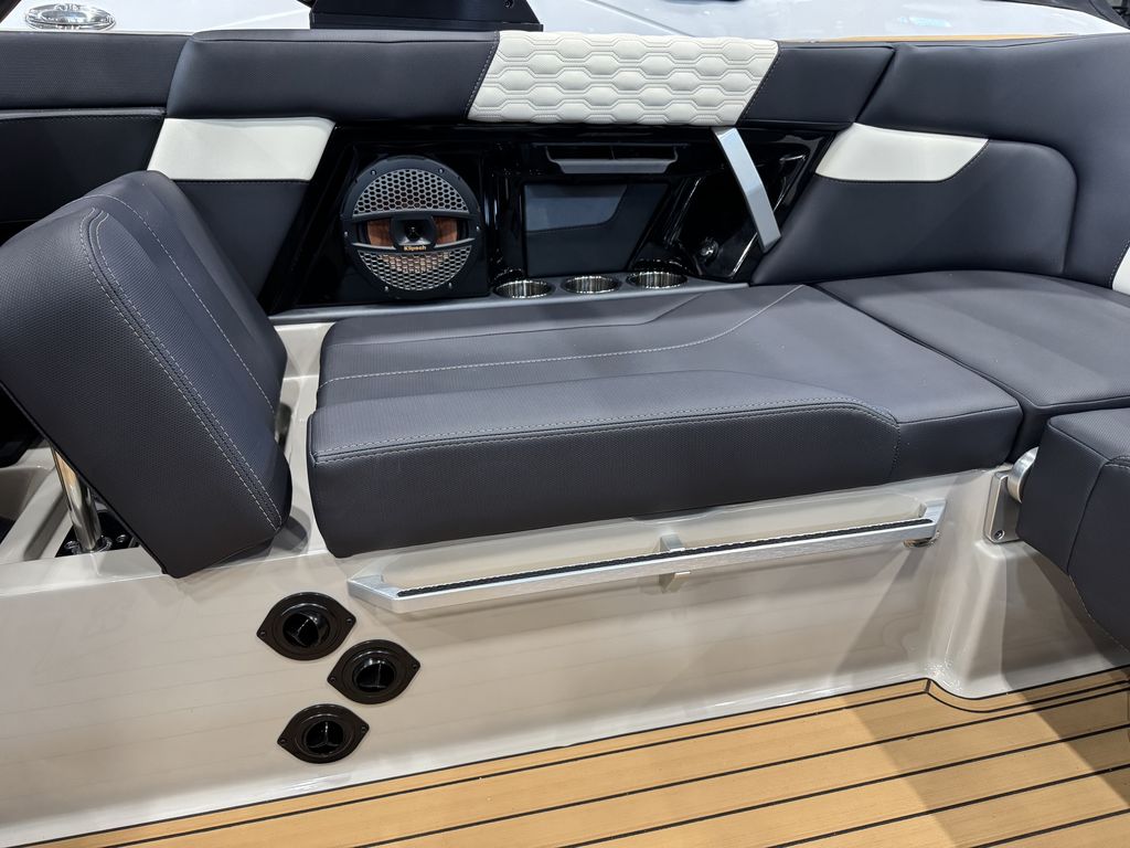 2025 MasterCraft XT23