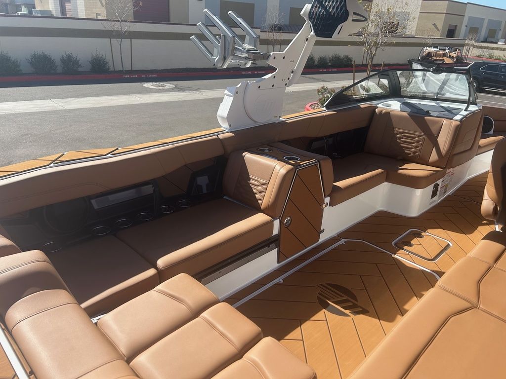 2025 Malibu Boats 26 LSV