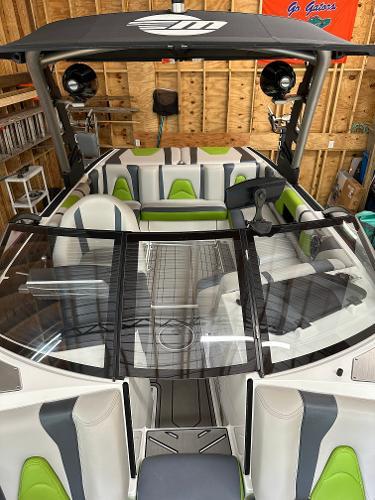 2017 Malibu Wakesetter 21 VLX – Low hours