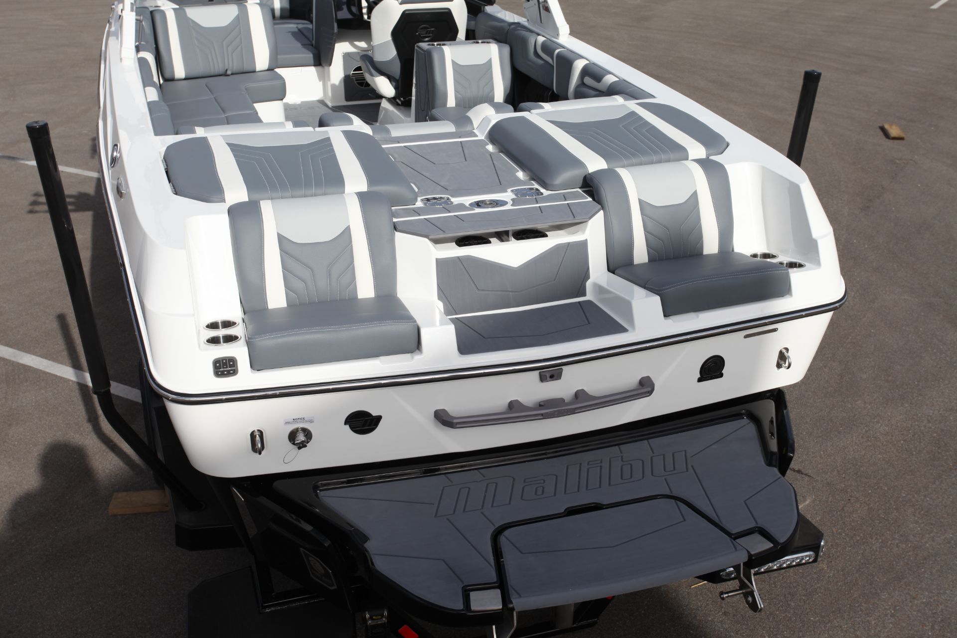  Malibu 25 LSV