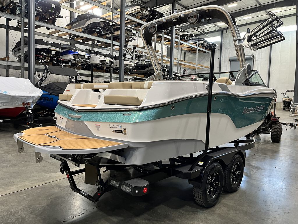 2024 MasterCraft XT22