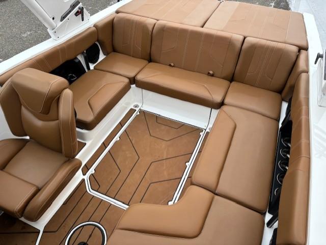 2022 Malibu 21 LX