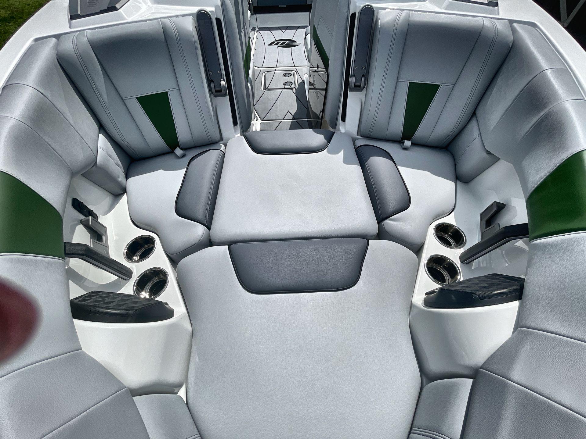 2023 Malibu 23 LSV