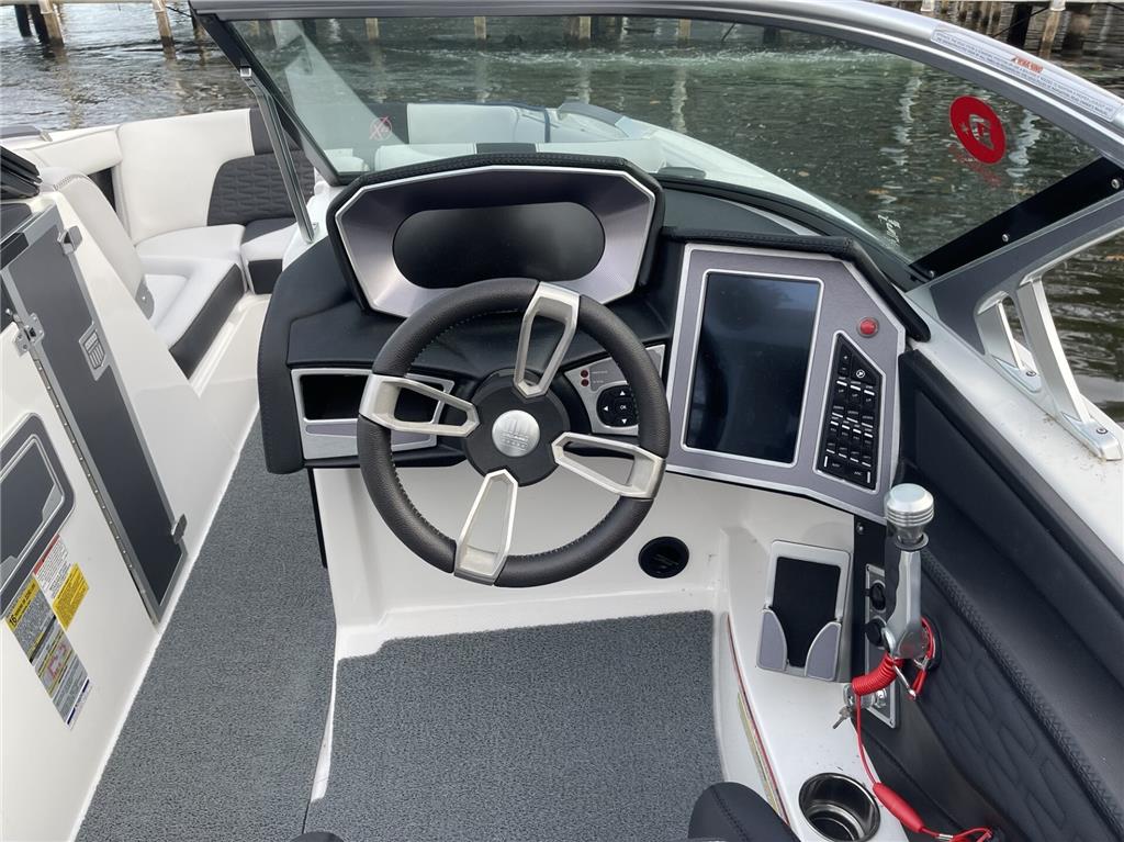 boat.Title
