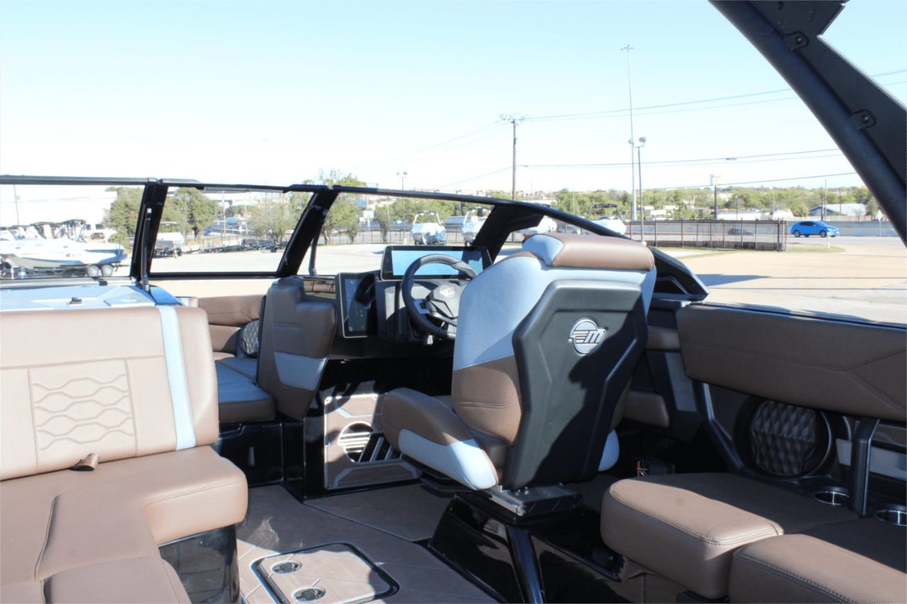 2025 Malibu 23 LSV