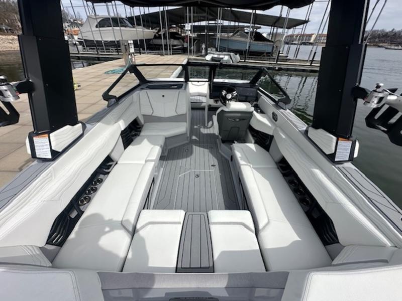 2025 Nautique G23