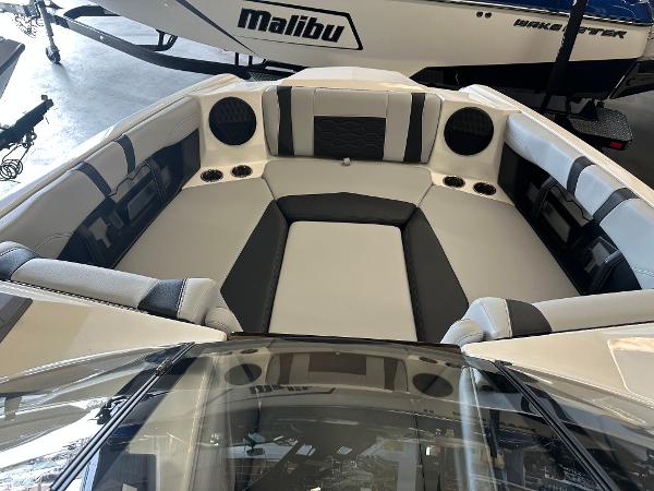 2025 Malibu 23 MXZ