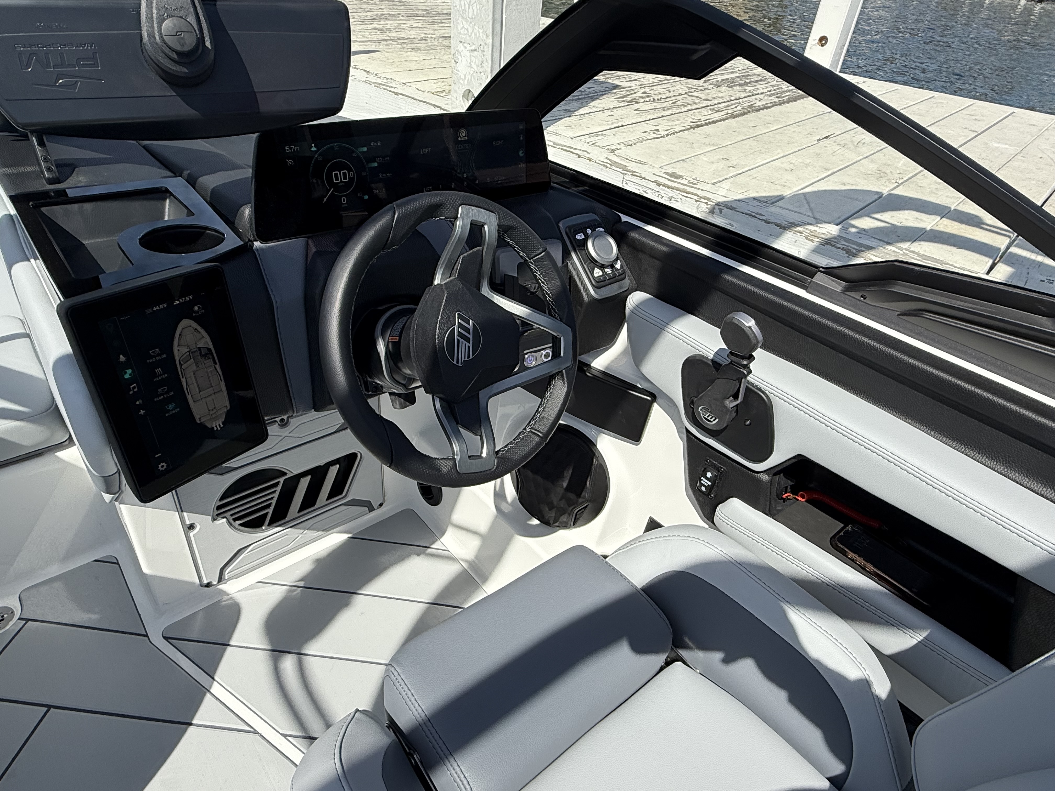 2025 Malibu 23 LSV