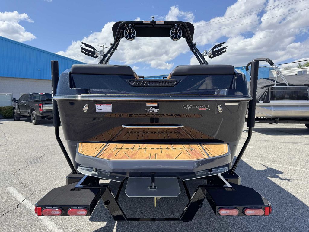 2025 MOOMBA Max