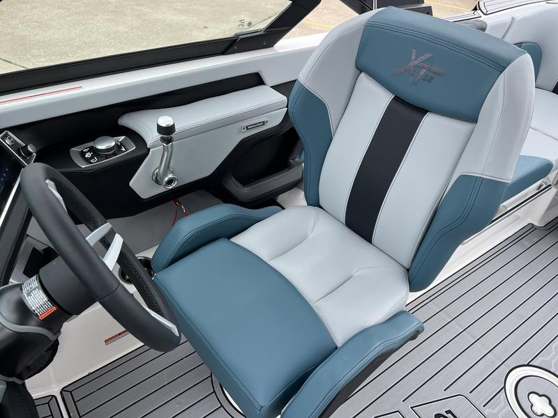 2025 MasterCraft XT22
