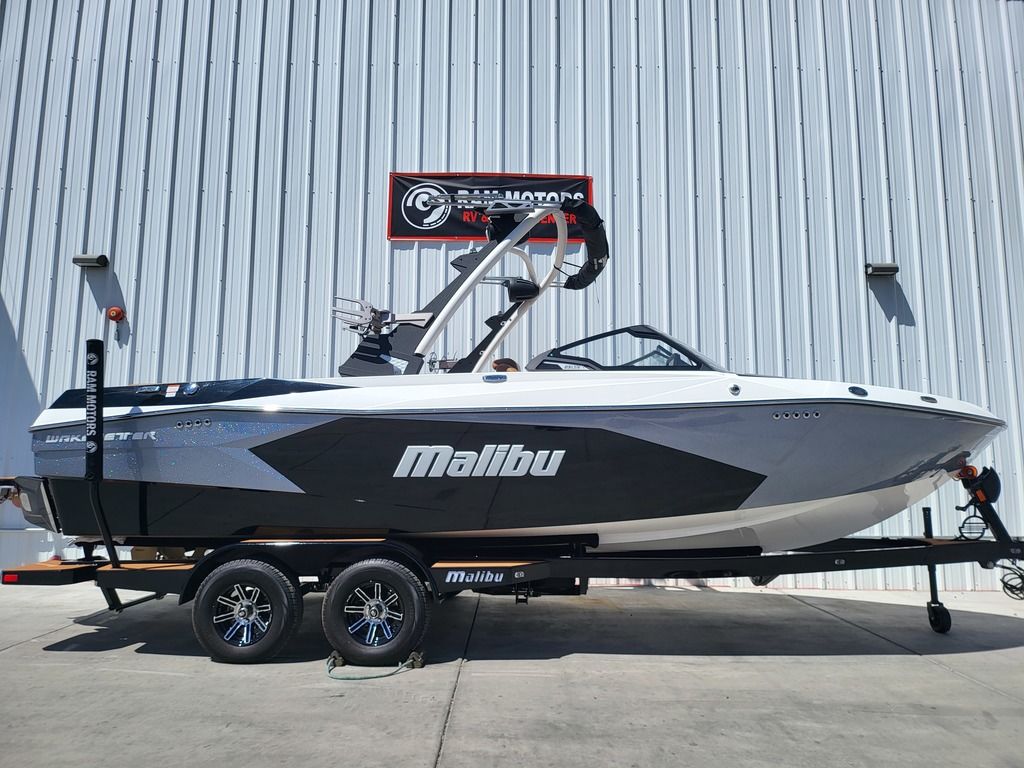 2024 Malibu Boats 23 LSV