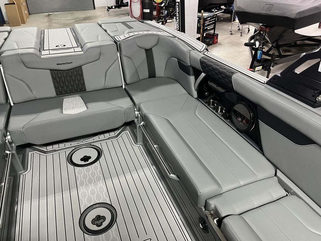 2025 MasterCraft XT24