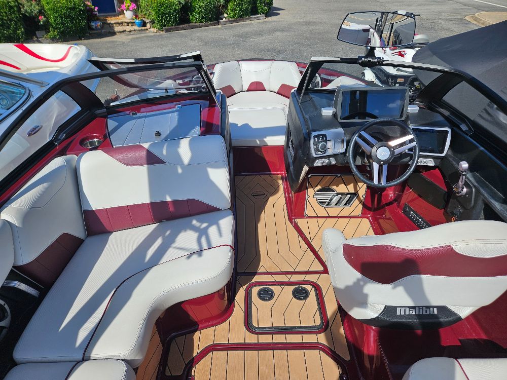 2018 Malibu 23 LSV