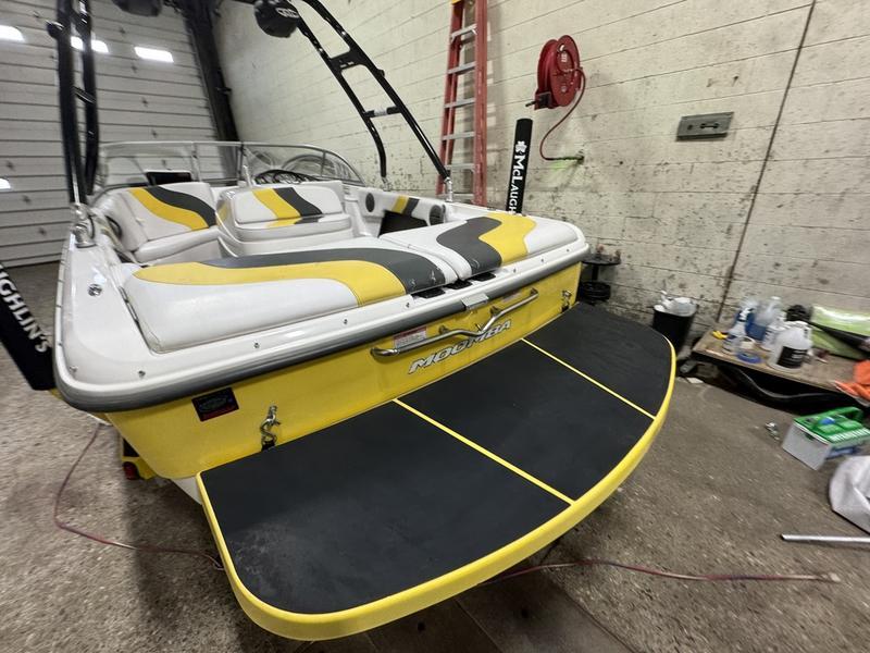 2004 Moomba Outback