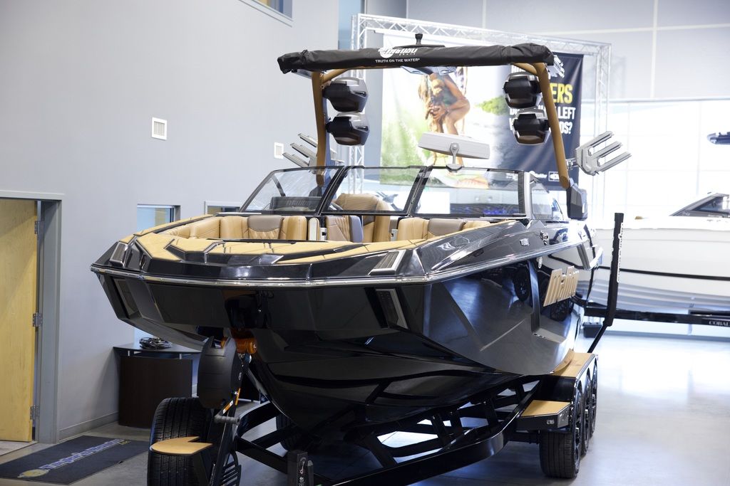 2025 Malibu Boats M242