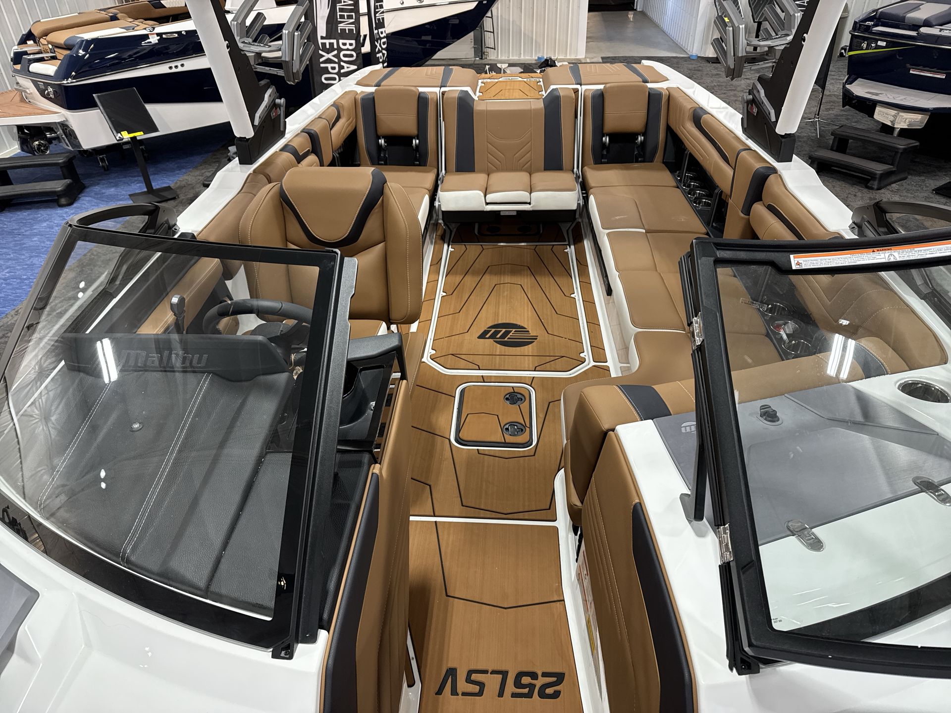 2025 Malibu 25 LSV