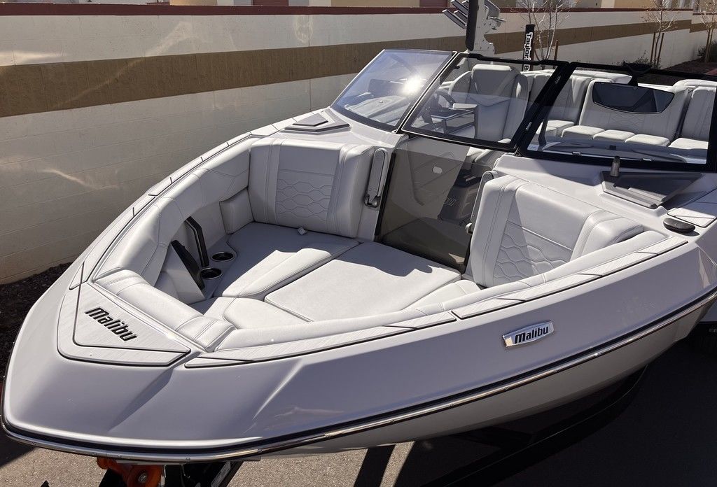 2025 Malibu Boats 23 LSV