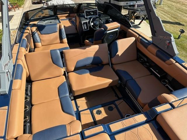 2024 Malibu M220 -W4897