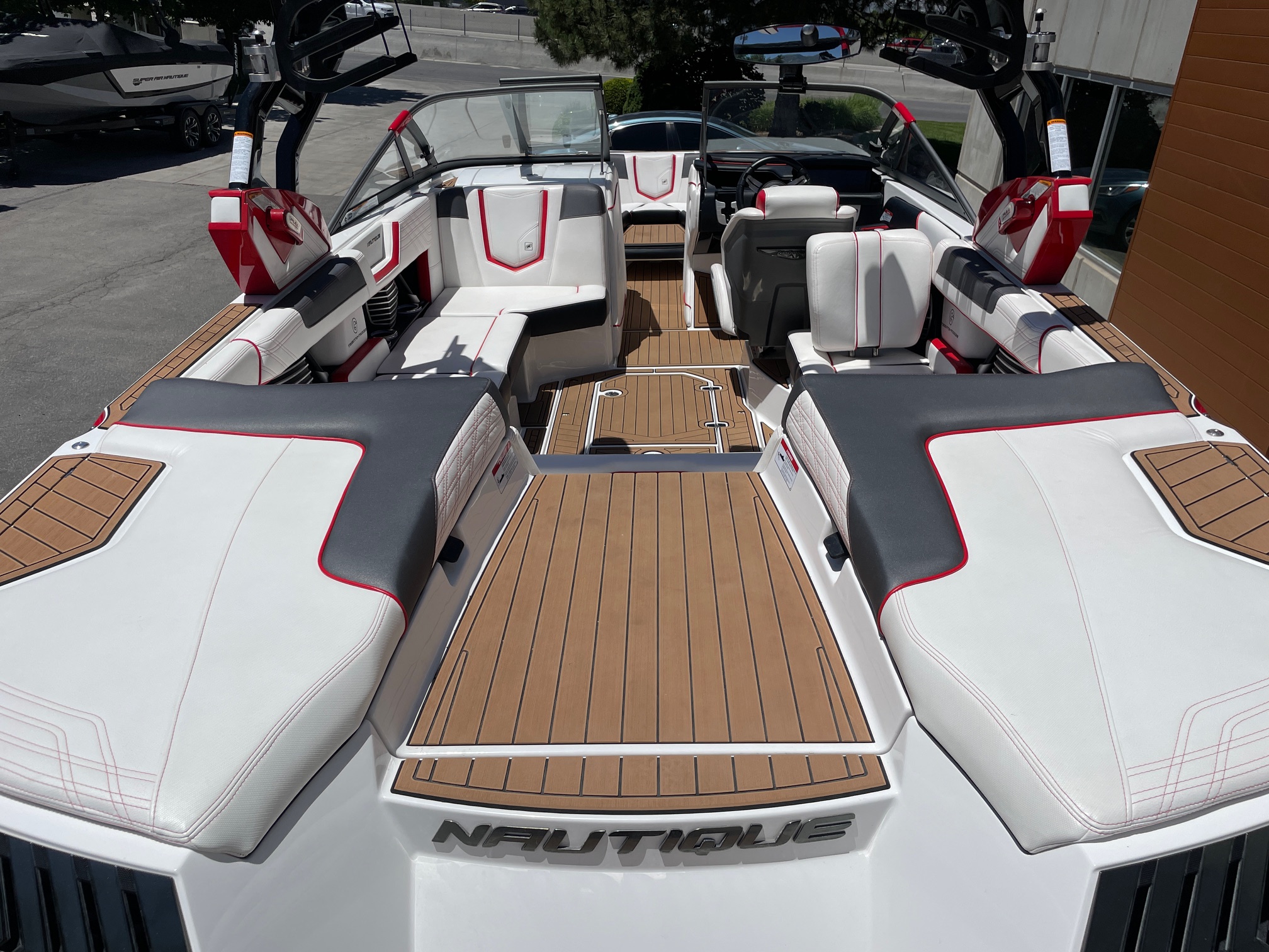 2017 NAUTIQUE G23 W/XR7 550HP!  125 HOURS!