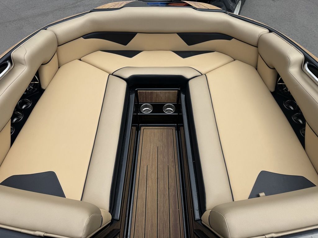 2022 MOOMBA Makai