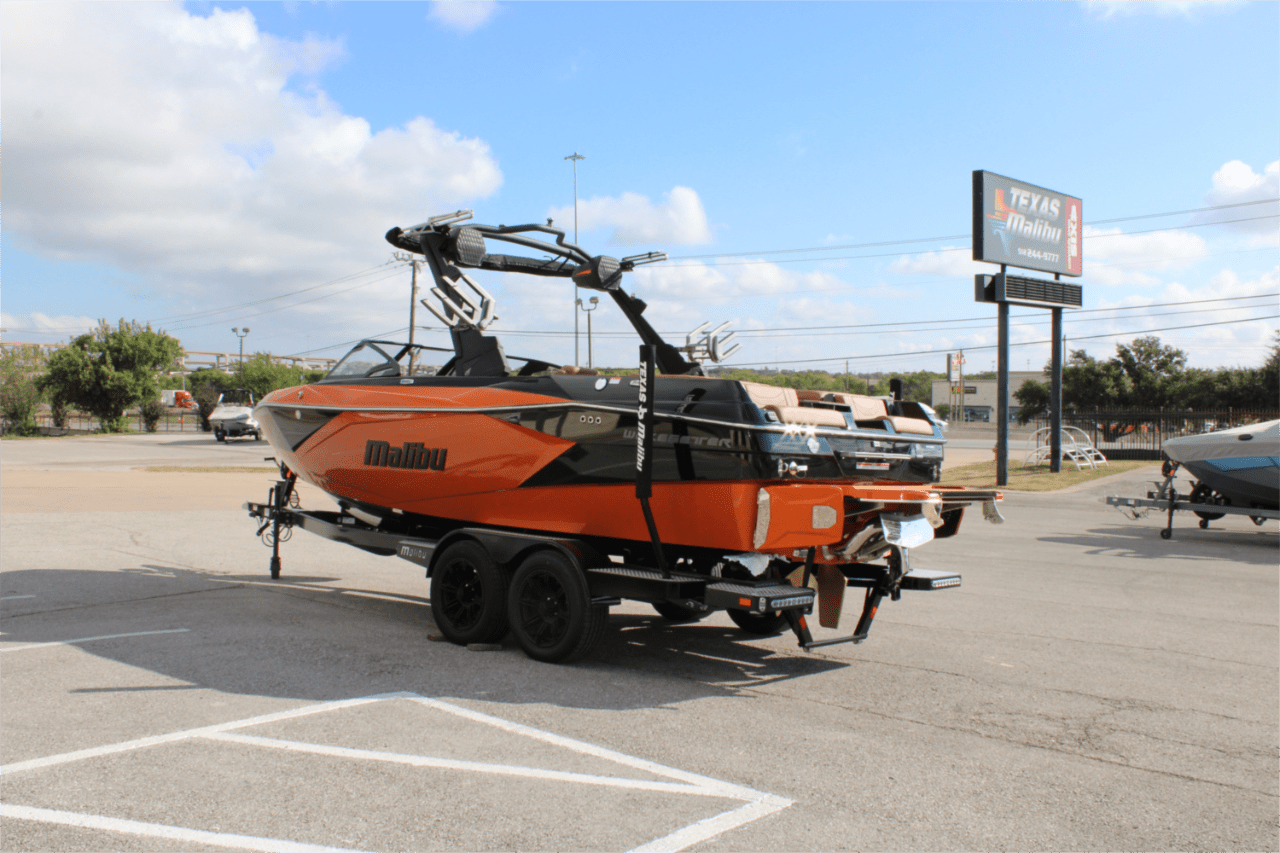 2025 Malibu 23 LSV