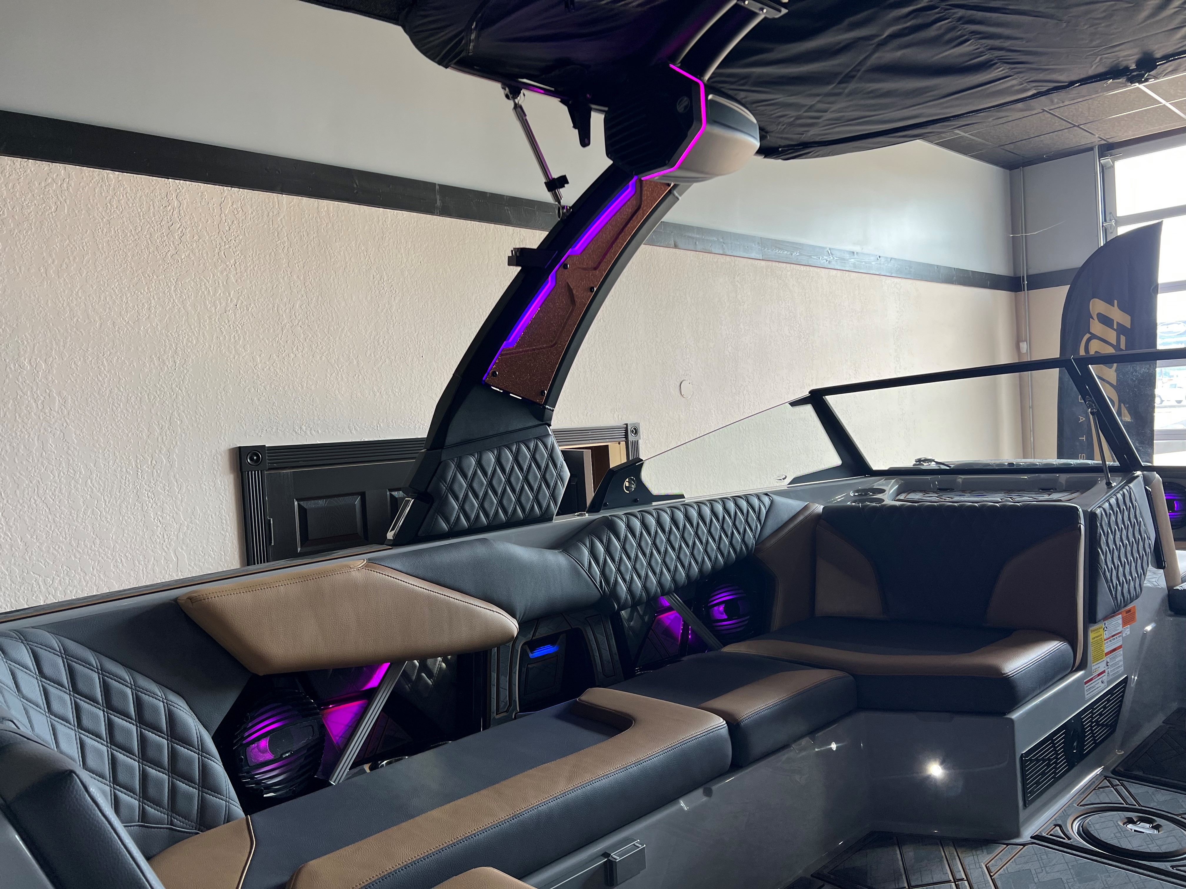 2024 Tige 22RZX Icon